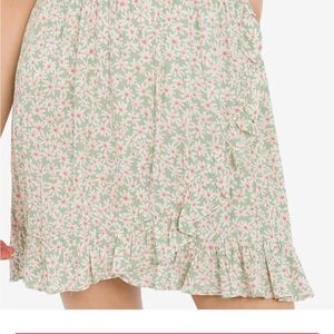 New light floral skirt with ruffles on by Hippie Rose it’s Juniors size XL